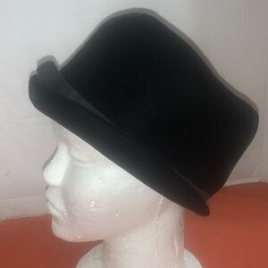 Vintage Black Velvet AMY hat w/ bow on front rolled edges